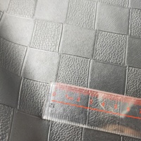 En stock, vente en gros, étui pour ordinateur portable en cuir PVC résistant à l'abrasion, épaisseur 0,9 mm, motif à carreaux, sac à main, utilisation automobile, largeur 54/55 pouces