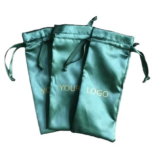 Pochette en satin vert avec cordon de serrage et logo personnalisé pour l'emballage de bijoux, le rangement de cadeaux, les petits objets, sac anti-poussière avec ruban de fermeture - Product Image 1