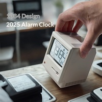 Wanbao Maclock WB-8 Macintosh Wecker Retro-Klassisches Design Desktop-Dekoration Digitale Anzeige Temperatur Datum Kalender USB