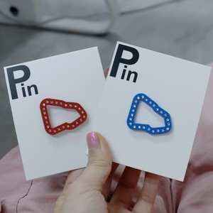 Pin de esmalte personalizado para sombrero, con solapa tejida, de sujeción con tornillo, suave, giratorio, con diseño de anime y Pathfinder - Product Image 1