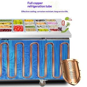 โต๊ะน้ำแข็งเชิงพาณิชย์ 3 ประตู พร้อมเครื่องทำน้ำแข็งปรับแต่งได้ สำหรับร้านชานม ผลไม้ อาหารทะเล สลัด โต๊ะทำงาน - Product Image 4