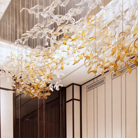 Lustres suspendus en verre de Murano LED incurvés, contemporains, modernes, luxueux, sur mesure, pour hall d'hôtel, villa créative