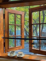 Ventana de Madera Resistente a la Corrosión y al Óxido, Diseño Estándar, Ventana Abatible Doble de Alta Resistencia con Cerradura, de Madera de Roble