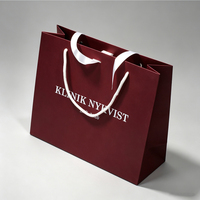 Sacs en papier cartonnés de luxe personnalisés avec logo pour boutique de vêtements, emballage cadeau haut de gamme avec poignées en ruban