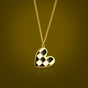 Collar de Corazón con Tablero de Ajedrez Blanco y Negro, Chapado en Oro de 18k, de Acero Inoxidable, Resistente al Agua y al Deslustre, con Logotipo Personalizado para Mujer - Product Image 1