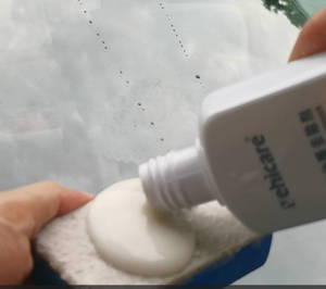 Removedor de Película de Grasa para Parabrisas, Tratamiento Antilluvia y Antivaho, Fórmula Abrasiva que Elimina Manchas de Agua y Suciedad, Seguro para la Noche - Product Image 3