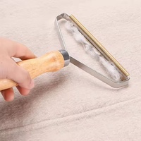 Großhandels preis Leichter, langlebiger Teppich Pflege bürste Teppich Flusen entferner für die Reinigung von Haustieren