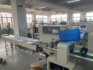 เครื่องบรรจุภัณฑ์สำหรับบาร์โปรตีนช็อกโกแลต  แบบ Flow Packing  พร้อมช้อนส้อมพลาสติกและไม้ - Product Image 6