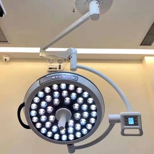 Lámpara quirúrgica LED sin sombras Yichuanyi Dental 700, montada en el techo, para operaciones en hospitales y clínicas. - Product Image 4
