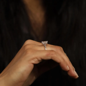 แหวนเพชรทรงลูกแพร์และทรงมรกต 2 เม็ด น้ำหนัก 3.13 กะรัต ได้รับการรับรองจาก IGI ดีไซน์หรูหรา ตัวเรือนทองคำแท้ 18K สำหรับเป็นแหวนหมั้น - Product Image 4