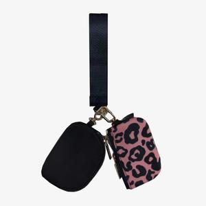 Monedero de Lujo Impermeable y Resistente con Cierre, Unisex, para Viajes, Disponible en Almacén en EE. UU. - Product Image 1