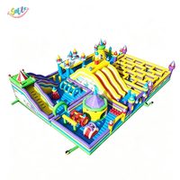 Château gonflable géant de qualité commerciale, parc d'attractions à thème avec labyrinthe et toboggans pour location de fêtes d'enfants