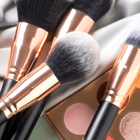Vente flash 1 pièce Pinceau de maquillage professionnel vegan noir pour le contour, pinceau kabuki pour poudre cosmétique, logo personnalisé