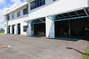 Pintu Garasi Lipat Ganda Vertikal Aluminium Kustom Pintu Garasi Lipat Kaca