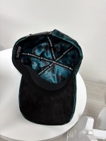 Casquette de camionneur en velours vert teal avec strass verts et motif visage de démon pour hommes – Édition US & Mexique
