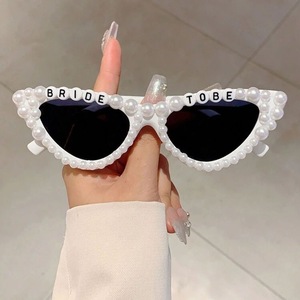 Hstyle addio al nubilato festa strass perla <span class=keywords><strong>occhiali</strong></span> da sole sposa a forma di gatto <span class=keywords><strong>occhiali</strong></span> <span class=keywords><strong>per</strong></span> damigella sposa Tobe Party regali - Product Image 1