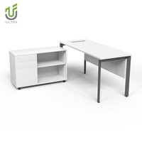 Bureau de direction moderne modulaire durable en forme de L avec armoire de rangement latérale et boîte de gestion des câbles, respectueux de l'environnement