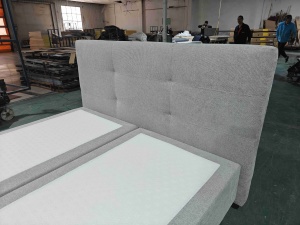 <span class=keywords><strong>Sommier</strong></span> tapissé moderne avec pieds métalliques géométriques, lit d'hôtel haut de gamme rembourré, personnalisable, fourniture directe usine OEM - Product Image 2