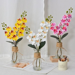 LE-225 Prix <span class=keywords><strong>d</strong></span>'usine, orchidée artificielle réaliste en forme <span class=keywords><strong>de</strong></span> Phalaenopsis dans un vase en verre avec <span class=keywords><strong>eau</strong></span> artificielle pour accessoires <span class=keywords><strong>de</strong></span> photographie - Product Image 1