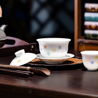 Service à thé en porcelaine colorée exquise de Jingdezhen, résistant à la chaleur, avec tasses, soucoupes, gaiwan, ensemble complet Kung Fu, souvenir