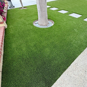 สนามหญ้าเทียมสีเขียวกลางแจ้งสำหรับสนามหลังบ้านจำลองแบบกำหนดเอง - Product Image 1