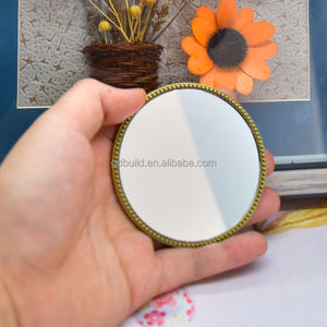 Espejo Cosmético Portátil Vintage Dorado con Diseño de Patrón Europeo Hueco, Espejo de Bolsillo para Maquillaje - Product Image 6