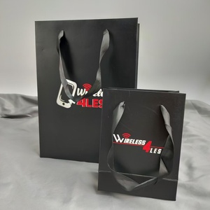 Sacs shopping en papier noir mat personnalisés, sacs cadeaux avec poignée en ruban satiné, impression de logo personnalisée pour l'emballage de produits électroniques en détail - Product Image 5
