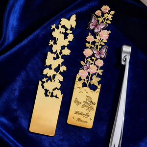 Biểu Tượng Tùy Chỉnh Thiết Kế Kẽm <span class=keywords><strong>H</strong></span>ợp Kim Cổ Dập Dấu Trang Cuốn Sách Tự Làm Đánh Dấu Thẻ Thủ Công Mỹ Nghệ <span class=keywords><strong>H</strong></span>ộp & Tường Dấu Hiệu - Product Image 1