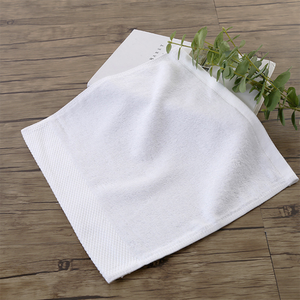 Serviette <span class=keywords><strong>de</strong></span> <span class=keywords><strong>toilette</strong></span> 100% <span class=keywords><strong>coton</strong></span> avec logo brodé - Product Image 5