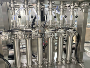 Linea di Produzione Multifunzionale ESKO con Pompa Peristaltica per Riempimento e Tappatura di Bottiglie per Lozioni, Sapone Liquido e Bagnoschiuma - Product Image 3
