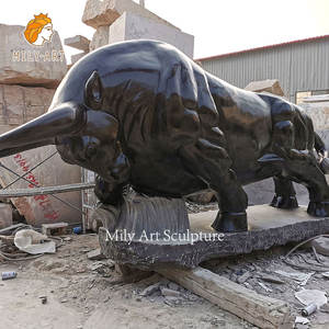 Scultura animale su misura della statua del toro di marmo nero naturale della decorazione esterna di grandi dimensioni - Product Image 3