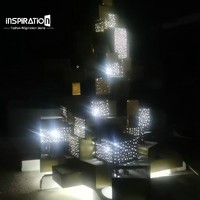 Statue contemporaine en fibre de verre, design moderne pour la réception de bureau