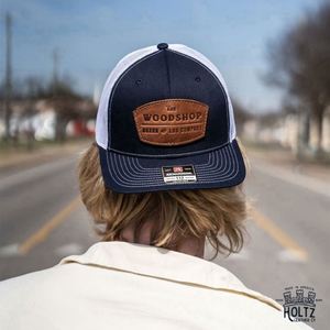 Casquette Richardson 112 Trucker personnalisée avec patch en cuir, gaufrée et thermocollée, élégante pour la mode, la plage, les activités de plein air et le cyclisme, personnalisable - Product Image 3