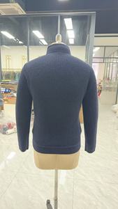 Cárdigan de <span class=keywords><strong>Lana</strong></span> y Algodón para <span class=keywords><strong>Hombre</strong></span> OEM con Cierre y Cuello de Piel |   Prendas de Punto Gruesas Personalizadas para Invierno - Product Image 5