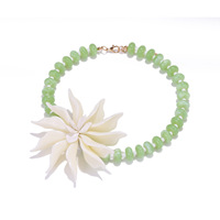 Colliers tendance à grandes fleurs faites à la main, chaîne de perles contrastées, perles rondes, grandes fleurs vintage, style côtier, corail rouge vif