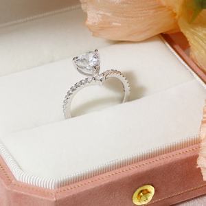 Anillo de Plata de Ley S925 con Corazón y Circonita Cúbica, Personalizable, para Mujer, para Boda, Compromiso o Fiesta - Product Image 3