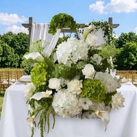 Hohes Kristallglas-Hochzeits-Tischgesteck mit Rosen-Blumenarrangement und Kerzenhalter-Set für Hochzeitsbankett-Empfangstisch-Dekoration