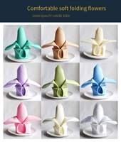 Serviettes de table carrées blanches modernes, serviettes en tissu adaptées aux restaurants, hôtels, avions et autres lieux.