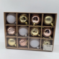 Venta al por mayor de adornos de bolas colgantes mate de Navidad de PVC personalizados chapado UV y gráfico con lentejuelas para la decoración del hogar