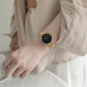 Reloj de Oro para Mujer con Esfera Negra, Brazalete de Acero Inoxidable, Elegante Reloj de Pulsera de Cuarzo - Product Image 1