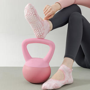 Vente en gros de chaussettes Tie Dye personnalisées de qualité supérieure Chaussettes Pilates d'intérieur dégradées Tie Dye Chaussettes professionnelles antidérapantes pour le yoga - Product Image 3