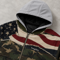 Fabricant de vêtements personnalisés OEM ODM : Blouson bomber camouflage pour homme avec patchwork drapeau, bords effilochés et poches cargo, style streetwear