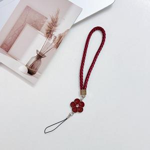 Cordon de téléphone coloré motif trèfle et camélia, en polyester tressé artisanal + boucle en alliage + matériau PP, style minimaliste, sangle chaîne - Product Image 2