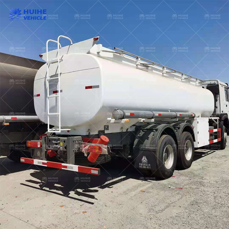 Cheap Price Second Hand Sinotruck Howo Used 20000L Good Quality Fule Tank Truck for Hot Sale