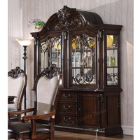 Ensemble de table à manger ovale en bois sculpté brun foncé avec chaises rembourrées de luxe, vitrine antique pour villa et maison