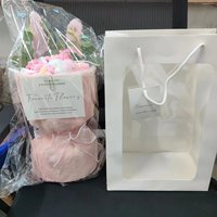 Nouvelle peluche en tricot avec oreilles de lapin et fleurs, cadeau de saison des diplômes, cadeau de la Saint-Valentin