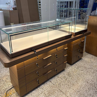 Vitrine de présentation de vêtements de luxe personnalisée moderne