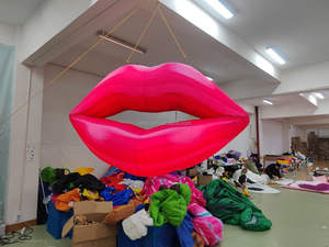 Modèle de lèvres et de bouche rouges gonflables, décoration suspendue pour la fête de la Saint-Valentin, scène - Product Image 4