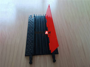 Rampe de seuil Installations de <span class=keywords><strong>trafic</strong></span> routier robustes Rampe de seuil en plastique <span class=keywords><strong>Tapis</strong></span> d'étape - Product Image 4