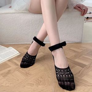 Chaussettes invisibles en dentelle pour femmes avec nœud arrière, style Balletcore, antidérapantes, pour ballerines - Product Image 3